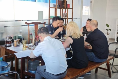 國外客戶蒞臨我司考察，深化外貿交流與合作